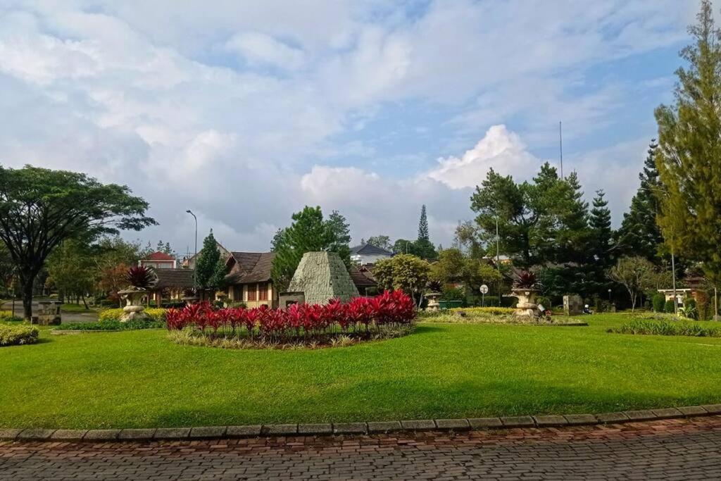 Designer Villa Tokyo Cianjur Exterior photo