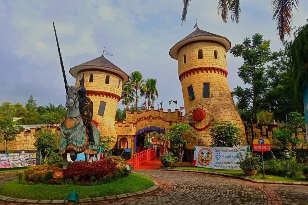 Designer Villa Tokyo Cianjur Exterior photo