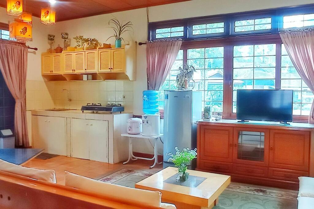 Designer Villa Tokyo Cianjur Exterior photo