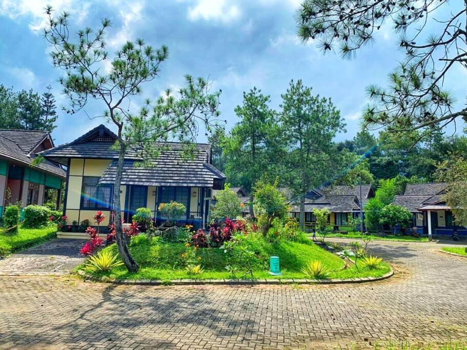 Designer Villa Tokyo Cianjur Exterior photo