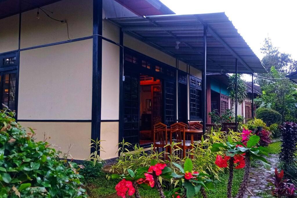 Designer Villa Tokyo Cianjur Exterior photo