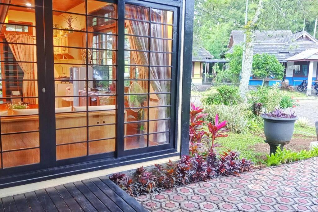 Designer Villa Tokyo Cianjur Exterior photo