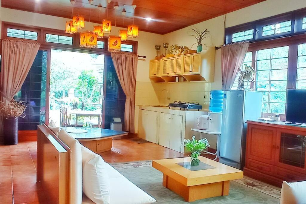 Designer Villa Tokyo Cianjur Exterior photo
